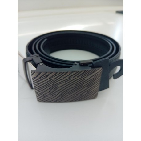 Elegantní pánský koženkový pásek s kovovou sponou Z04